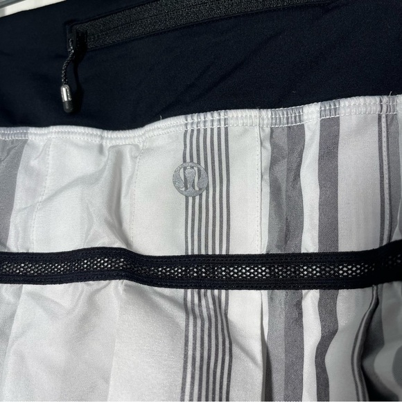 Lululemon Run Pace Setter Black and White Striped Tennis Skirt Size 4 Tall - Picture 3 of 8